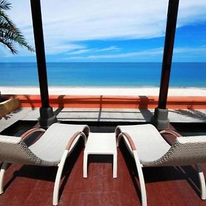 Villa avec Piscine au Bord de la Mer